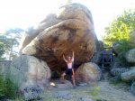 sujetando piedra.jpg