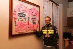 03.01.2011-Noè-mostra-le-sue-due-maglie-rosa-di-Schio-e-N.S.-della-Guardia.jpg