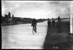 Parc des Princes, 31-7-1910, [arrivée du] Tour de France, arrivée de François Fab.jpg