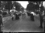 16. 1912 - Tour. El pelotón en la Côte de Picardie en Versalles.jpg