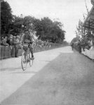 1919 - Tour. 9ª etapa, Luigi Lucotti llega el segundo a Niza.jpg