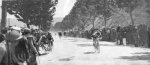 1920 - Tour. 8ª etapa, llegada gana Louis Heusghem, se aprecia la caida de Louis Mottiat.jpg