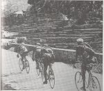 1921 - Tour. 9ª etapa, Lenaers, Heusghem, Scieur y Lambot subiendo el Col de Castillon.jpg