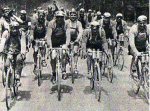 1925 - Tour. 6ª etapa, buen humor en la salida. Deloffre, Alavoine, Christophe y Thys en ca.jpg