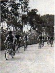 1926 - Tour. 8ª etapa, Van Dam delante de Frantz y Sellier +.jpg