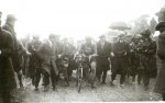 1926 - Tour. 10ª etapa, en la cima del Tourmalet, Odile Tailleu.jpg