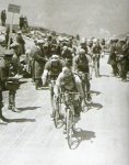 1926 - Tour. 11ª etapa - Lucien Buysse, Aimo y Frantz en el Col de Port.jpg