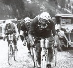 1927 - Tour. 11ª etapa Nicolas Frantz ataca en el Aubisque.jpg