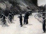 1927 - Tour. 18ª etapa, los Alcyon (De Waele, Frantz, Leducq, Benoit y Vervaecke) en camino.jpg