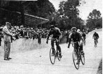 1927 - Tour. 22ª etapa, Martin bate a Van slembrouck en Charleville.jpg