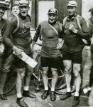 12. 1929 - Tour. 8ª etapa, Tres maillots amarillos, Leducq, Fontan y Frantz.jpg