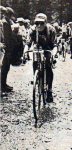 25.  1929 - Tour. 15ª etapa, De Waele sufriendo en Aravis.jpg