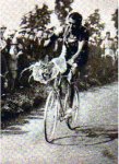 28.  1929 - Tour. 16ª etapa, primer ramo para Charles Pélissier.jpg